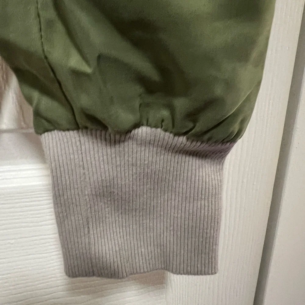 Her Universe Olive Green Boba Fett Star Wars Lightweight Bomber Jacket | Size XL - Picture 3 of 7